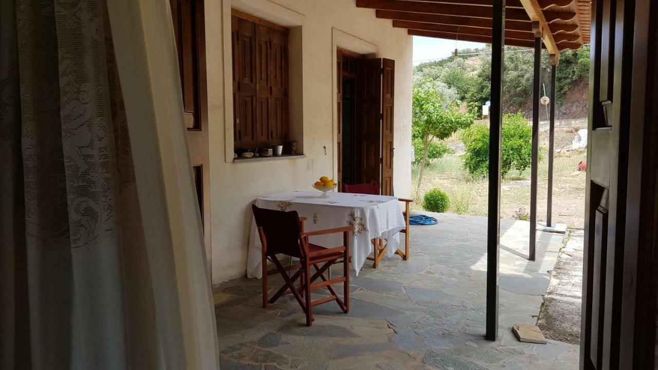Ample Modern Country Home Nea Epidavros Esterno foto